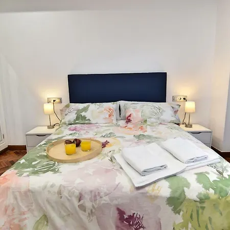 Luxury Reding Solo Familias Apartment