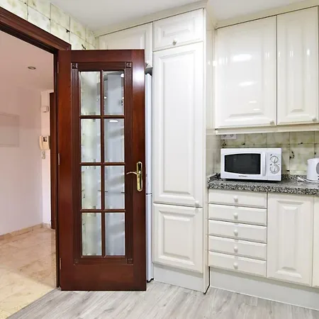 Luxury Reding Solo Familias Apartment